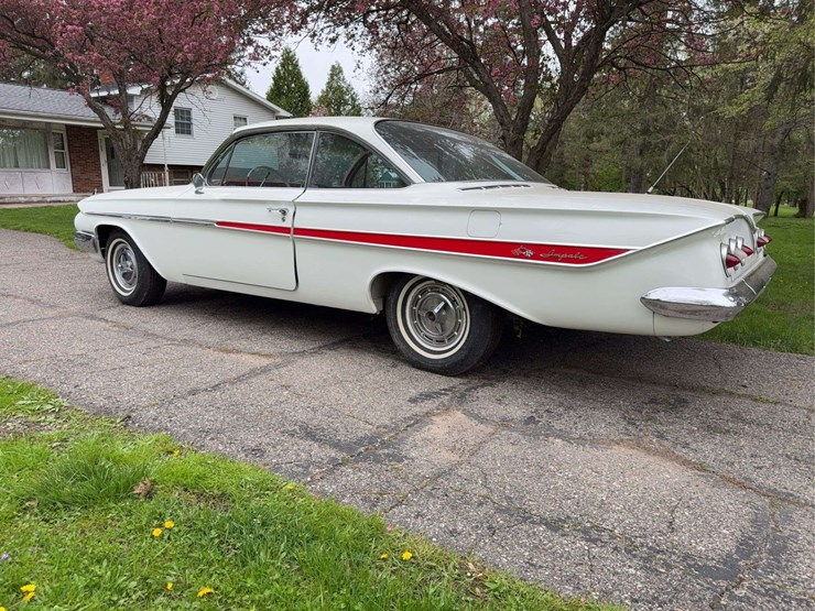 1961-chevrolet-impala-image-6
