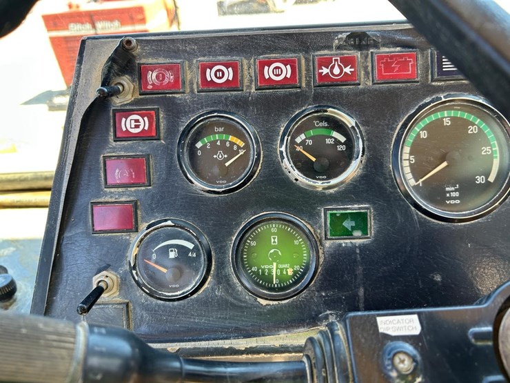 moxy-6225b-rock-truck-image-22