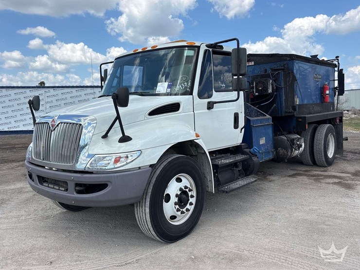 2018-international-durastar-4300-image-1