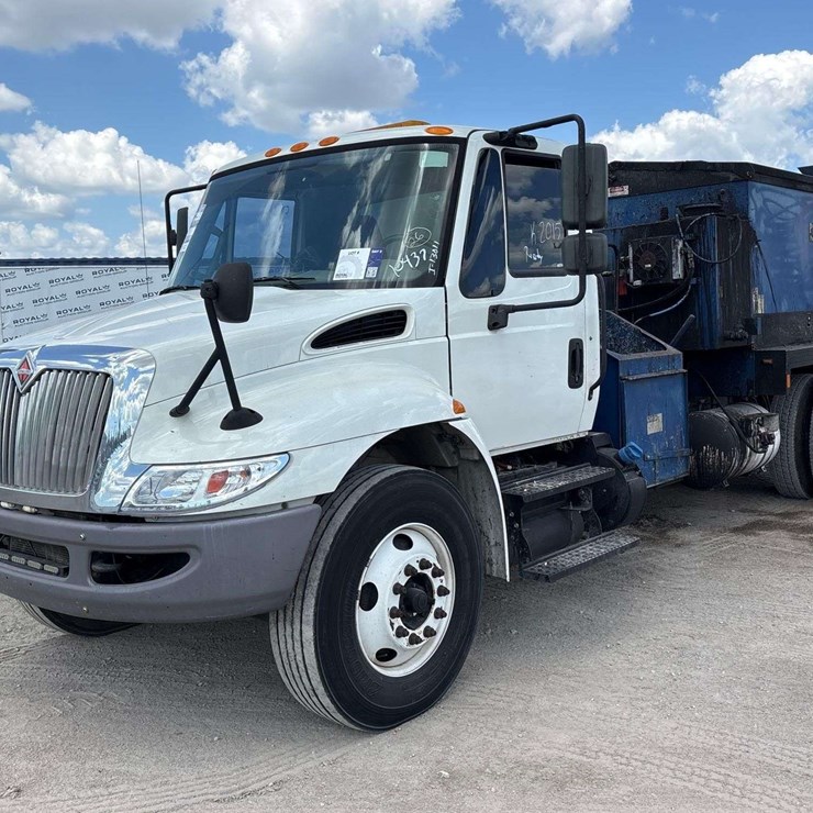 2018 INTERNATIONAL DURASTAR 4300