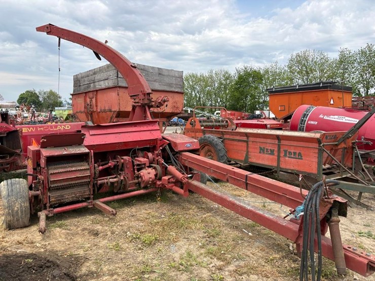 new-holland-790-image-1