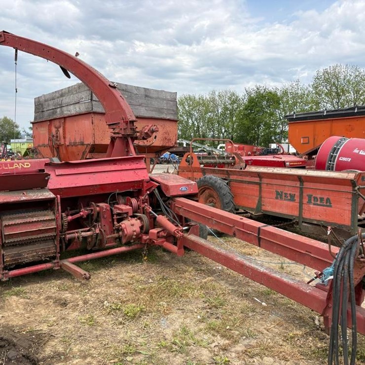 NEW HOLLAND 790