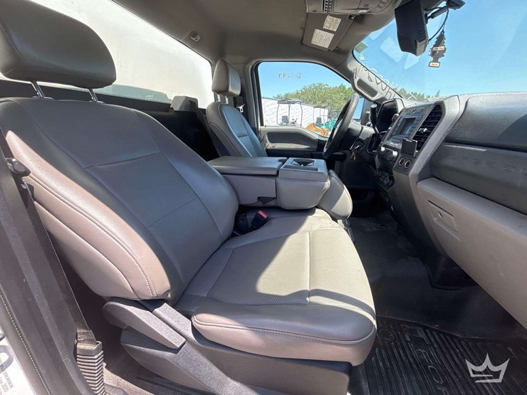 2020-ford-f550-image-39