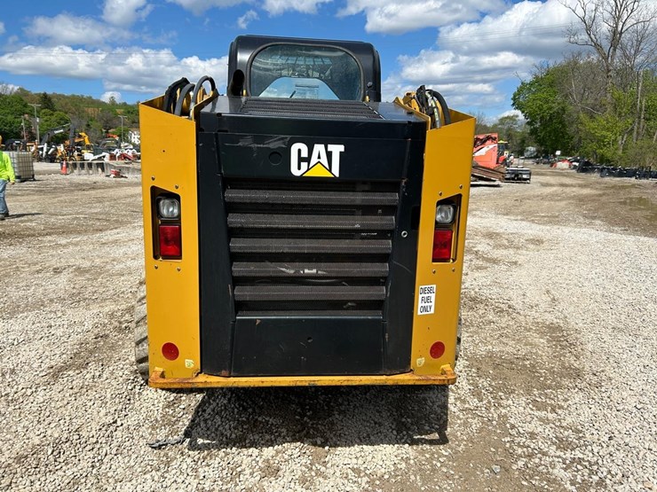 2015-caterpillar-246d-image-3