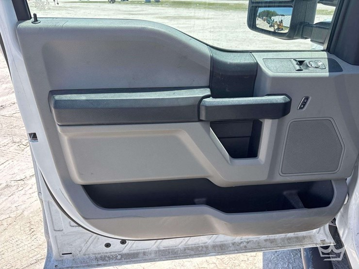 2020-ford-f550-image-27