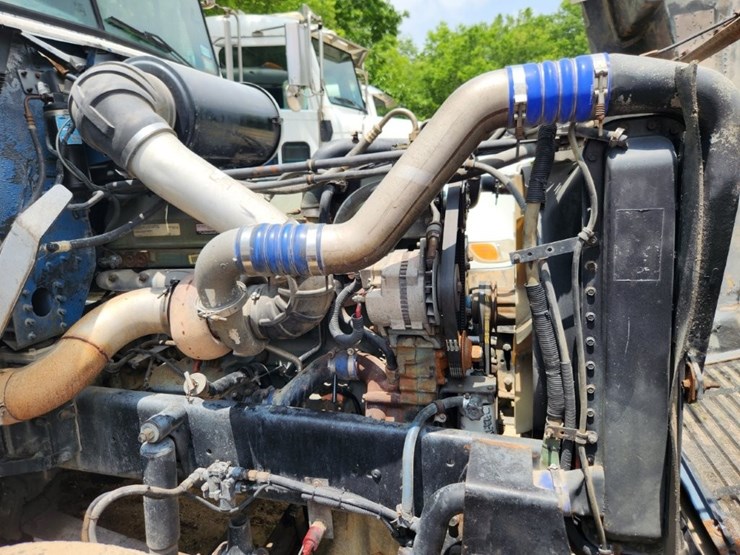 1997-freightliner-conventional-day-cab--model-fld-120---249,740-miles-image-7