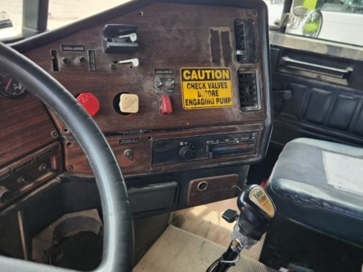 2001-freightliner-conventional-day-cab---model-flr-classic---284,585-miles-image-23