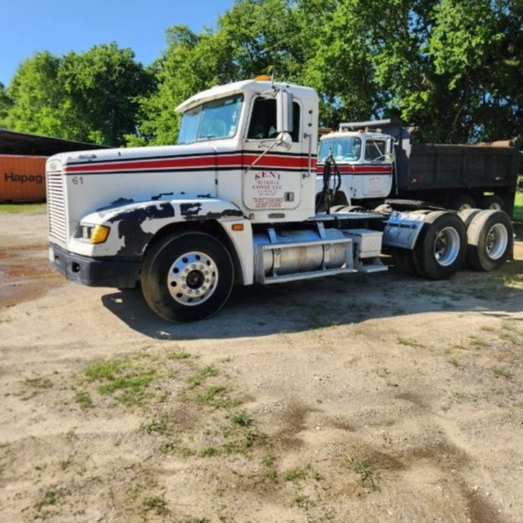 1997 Freightliner Conventional Day Cab- Model FLD 120 - 249,740 Miles