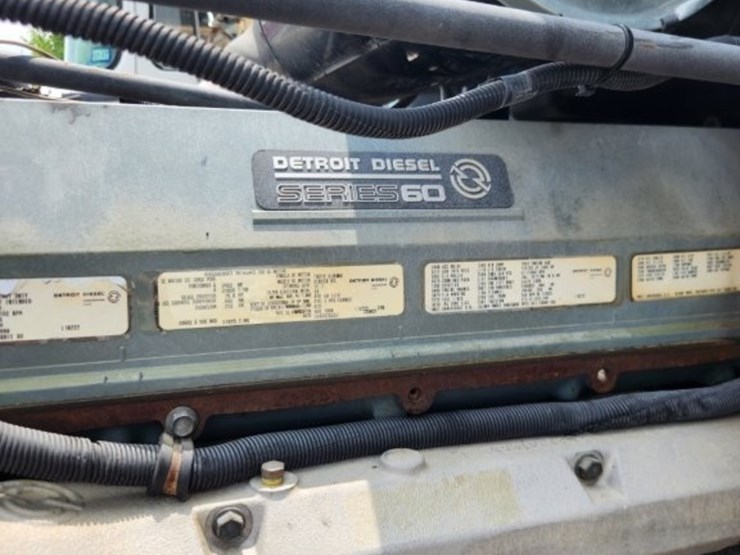 1997-freightliner-conventional-day-cab--model-fld-120---249,740-miles-image-6