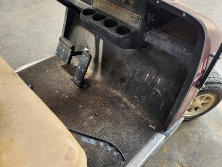 e-z-go-electric-golf-cart-–-includes-2-chargers-image-10