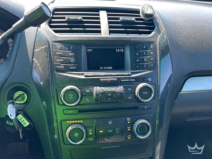 2016-ford-explorer-image-16