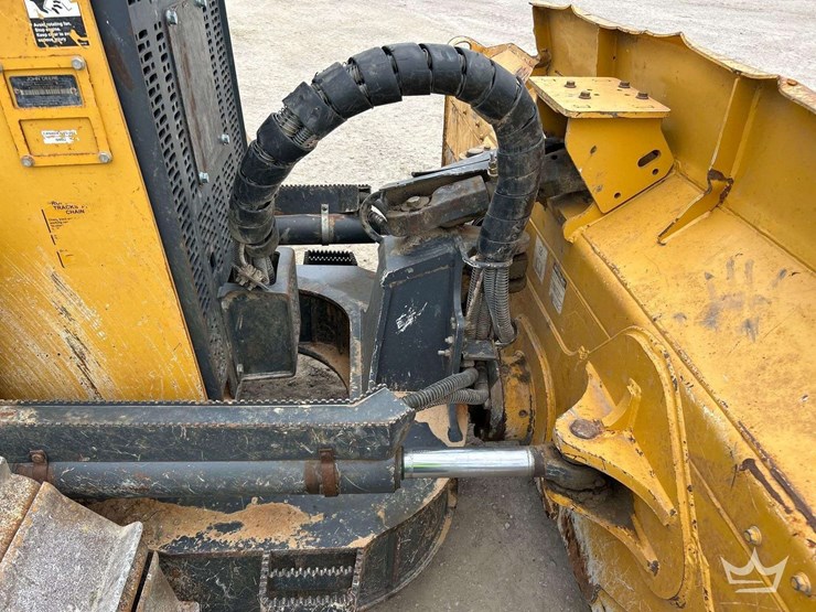 2020-deere-700l-lgp-image-23