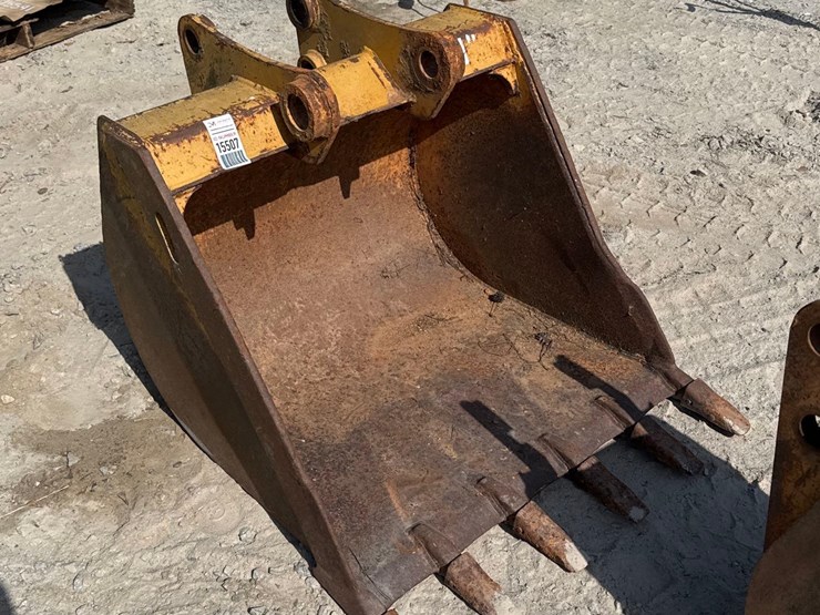 caterpillar-416c-image-1