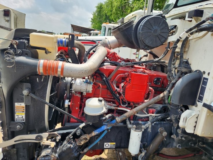 2009-peterbilt-384-image-5