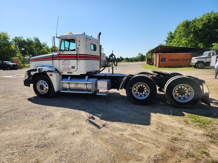 1997-freightliner-conventional-day-cab--model-fld-120---249,740-miles-image-4