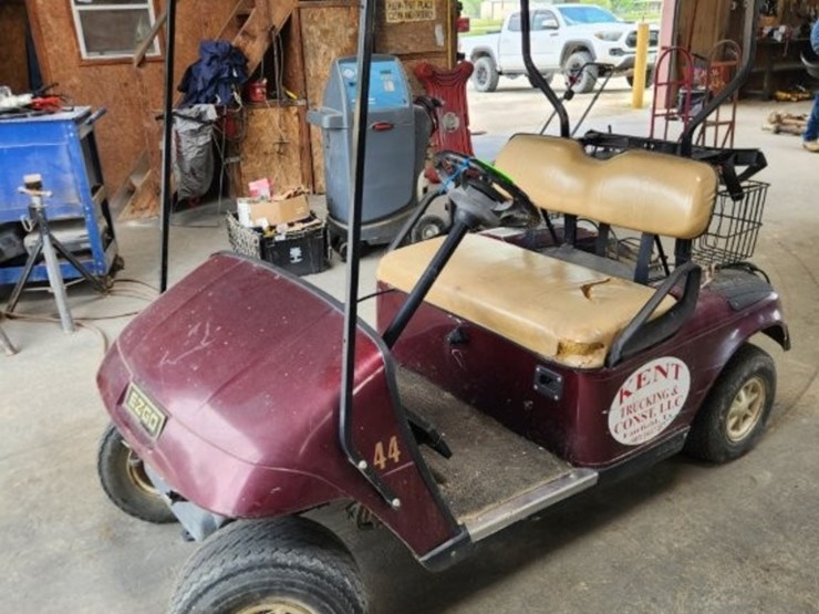 e-z-go-electric-golf-cart-–-includes-2-chargers-image-4