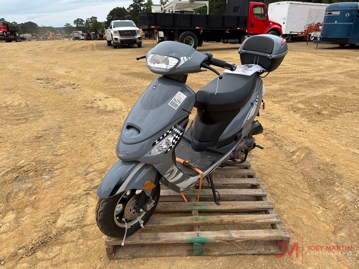unused-2025-express-gator-50-s3-scooter-image-4