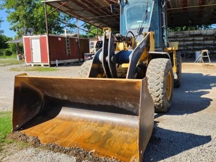 2008-deere-444j-image-3