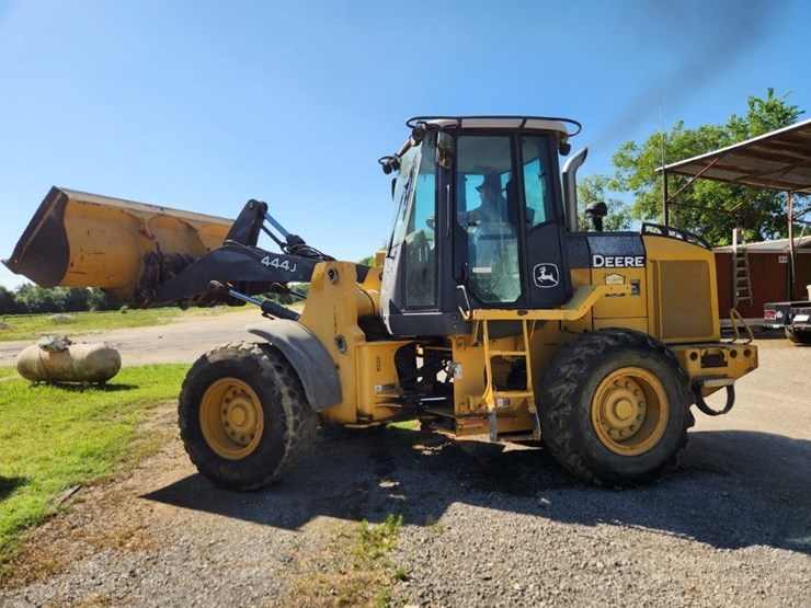 2008-deere-444j-image-46