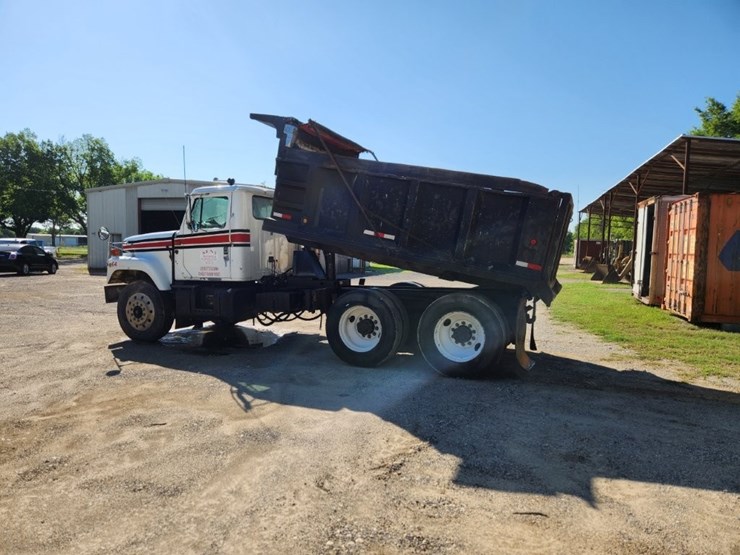 1996-international-dump-truck-w/-14'-dump-bed-model-2574-6x4,-362,863-miles-image-27