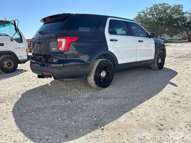 2016-ford-explorer-image-3