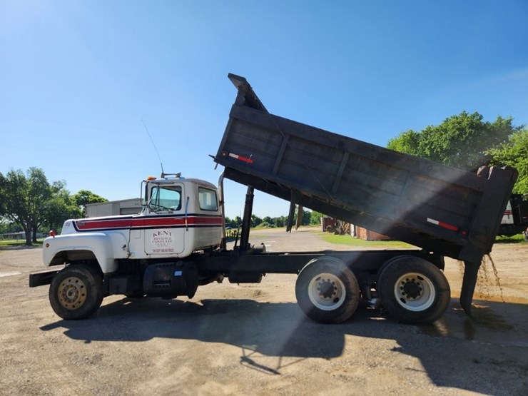 1982-mack-dump-truck-w/-16'-dump-bed-model-r738s--147,375-miles-image-44