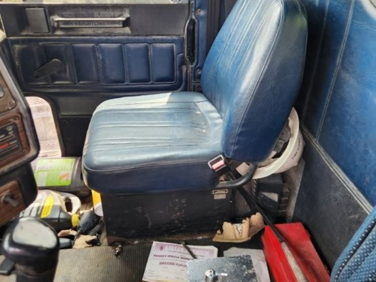 1997-freightliner-conventional-day-cab--model-fld-120---249,740-miles-image-14
