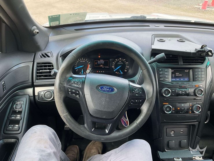 2017-ford-explorer-image-14
