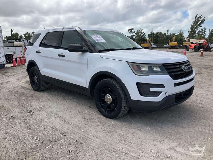 2017-ford-explorer-image-2