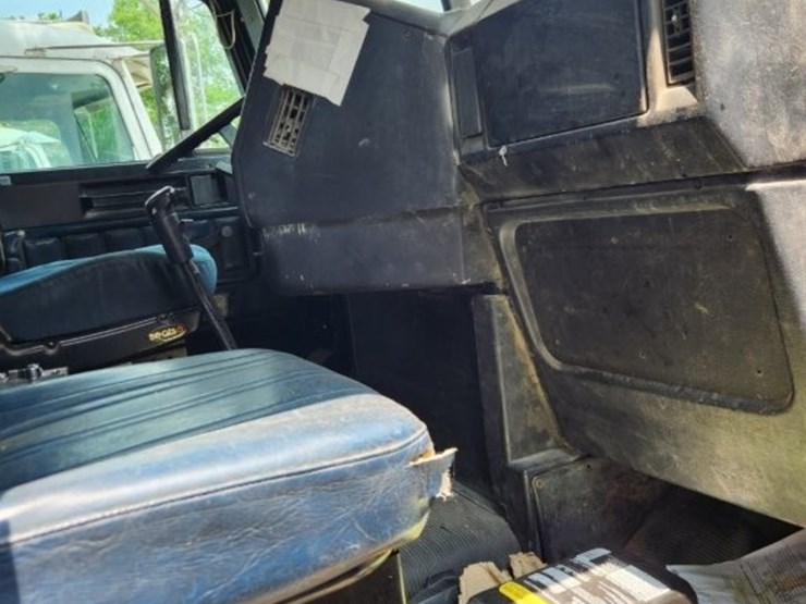 1997-freightliner-conventional-day-cab--model-fld-120---249,740-miles-image-17