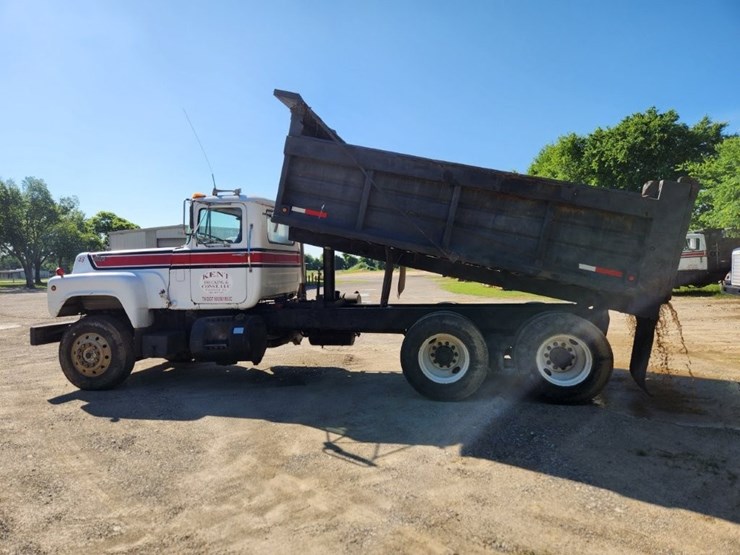 1982-mack-dump-truck-w/-16'-dump-bed-model-r738s--147,375-miles-image-46