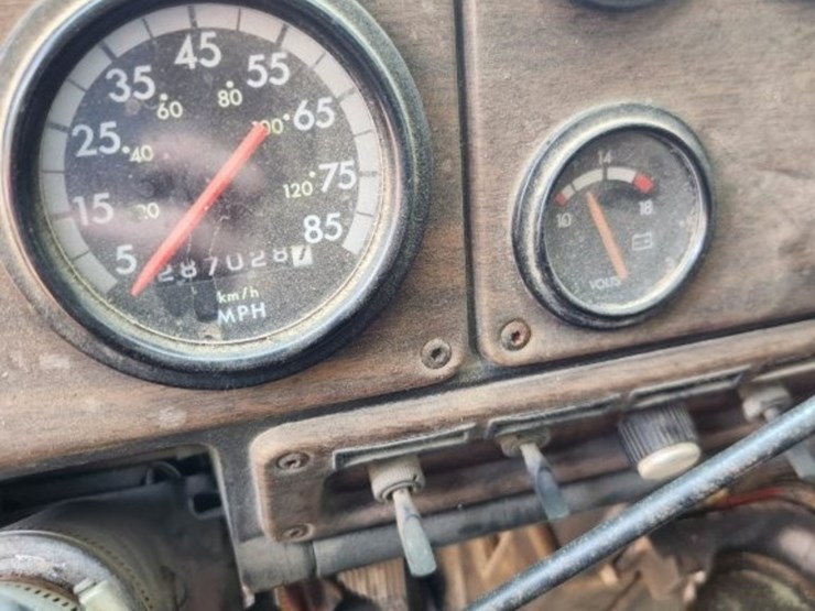 1995-freightliner-conventional-sleeper-cab--model-fld-120--287,028-miles-image-10