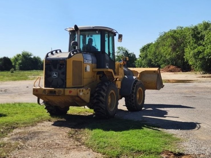 2008-deere-444j-image-53