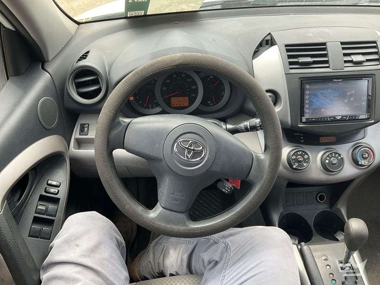 2007-toyota-rav4-image-13