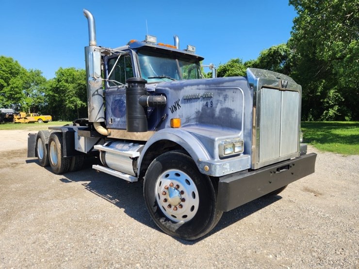 1999-western-star-conventional-day-cab--winch-bed-w/-braden-40,000-lbs.-winch---592,402-miles-image-37