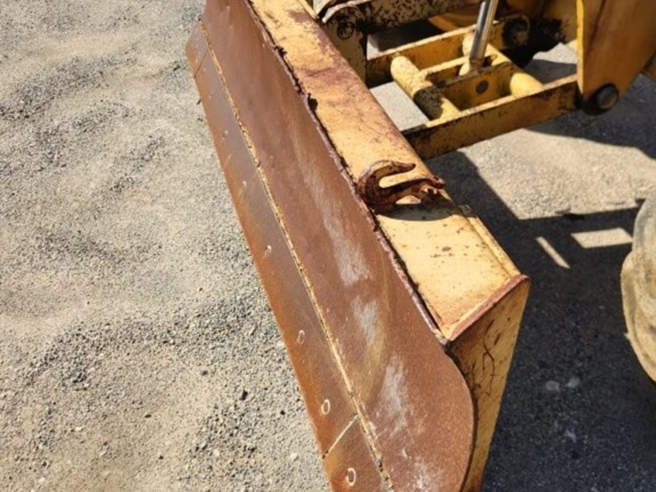 1979-deere-570a-image-26