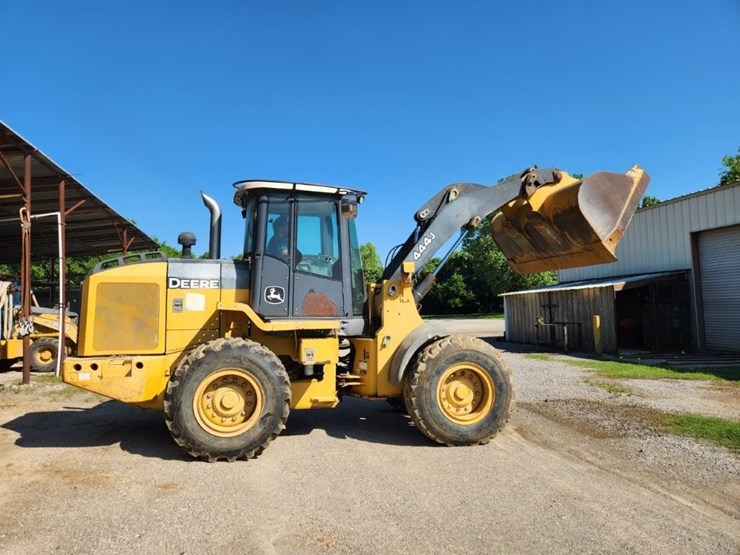 2008-deere-444j-image-37