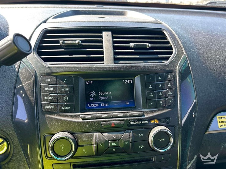 2016-ford-explorer-image-16