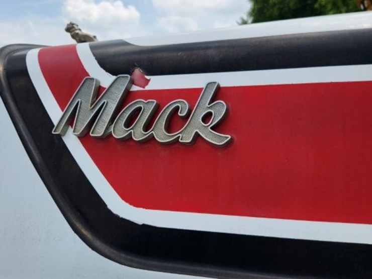 1982-mack-dump-truck-w/-16'-dump-bed-model-r738s--147,375-miles-image-31