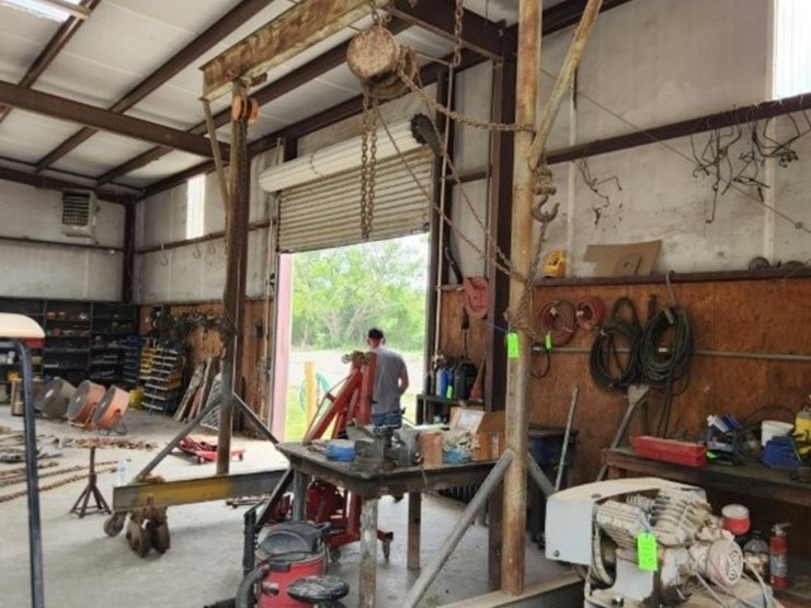 heavy-duty-mobile-engine-hoist-on-casters-image-1
