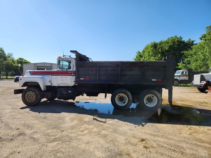 1982-mack-dump-truck-w/-16'-dump-bed-model-r738s--147,375-miles-image-32