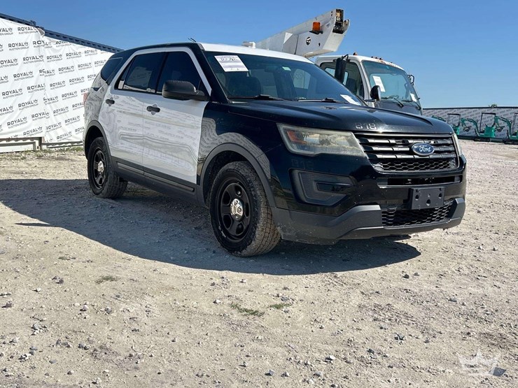 2016-ford-explorer-image-2