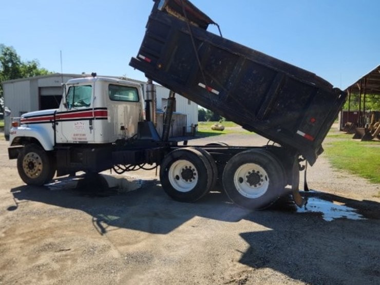 1996-international-dump-truck-w/-14'-dump-bed-model-2574-6x4,-362,863-miles-image-31