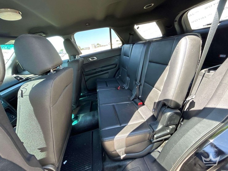 2016-ford-explorer-image-21