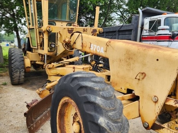 1979-deere-570a-image-22