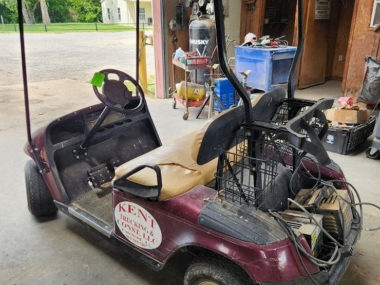 e-z-go-electric-golf-cart-–-includes-2-chargers-image-2