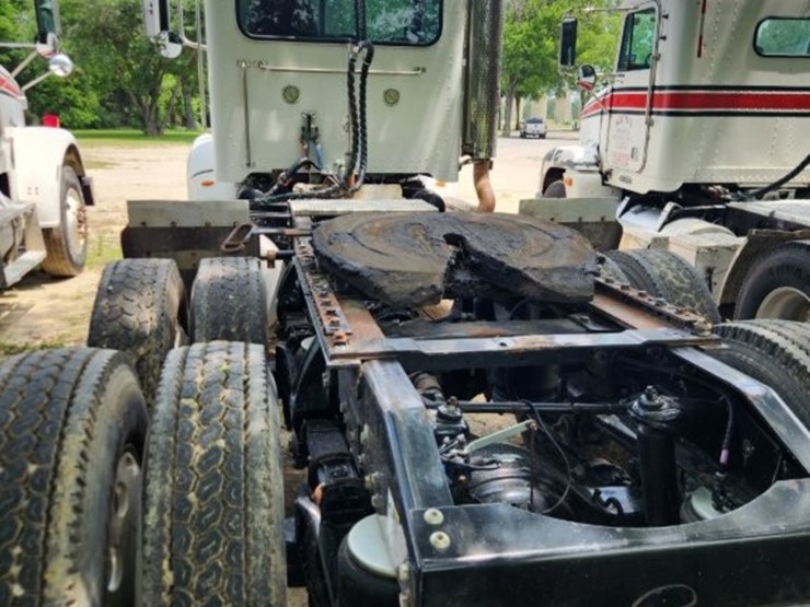 2009-peterbilt-384-image-20