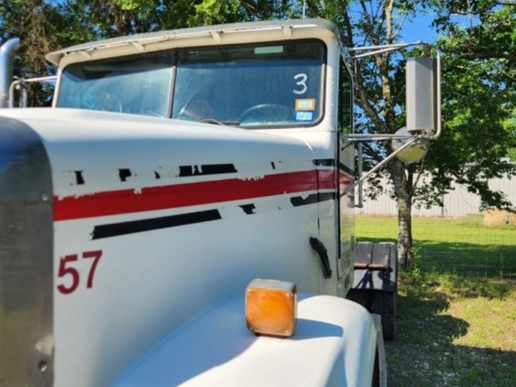 2001-freightliner-conventional-day-cab---model-flr-classic---284,585-miles-image-36