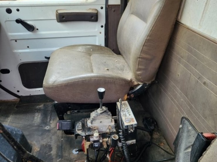1996-international-dump-truck-w/-14'-dump-bed-model-2574-6x4,-362,863-miles-image-13