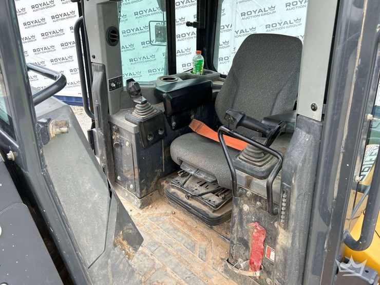 2020-deere-700l-lgp-image-10